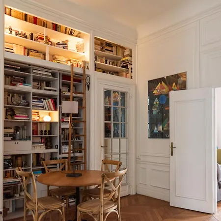 Spacious Nest With Terrace Near Batignolles 아파트